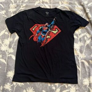 EUC SuperMan t-shirt- black graphic short sleeve size L